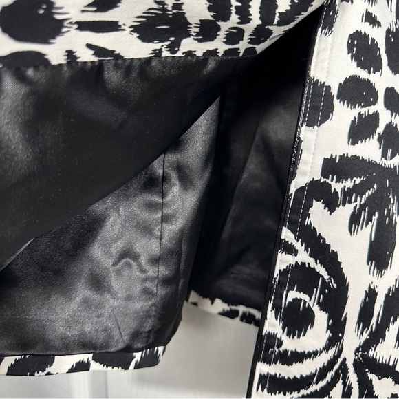 NEW Vertigo Paris black and white graphic trench coat, size Lg., belted, chic - Picture 14 of 14